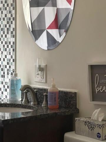 Clean, Spacious, Inexpensive Queen Br Hotell Chicago Exteriör bild