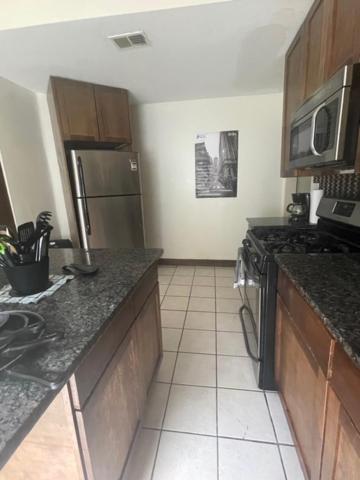 Clean, Spacious, Inexpensive Queen Br Hotell Chicago Exteriör bild