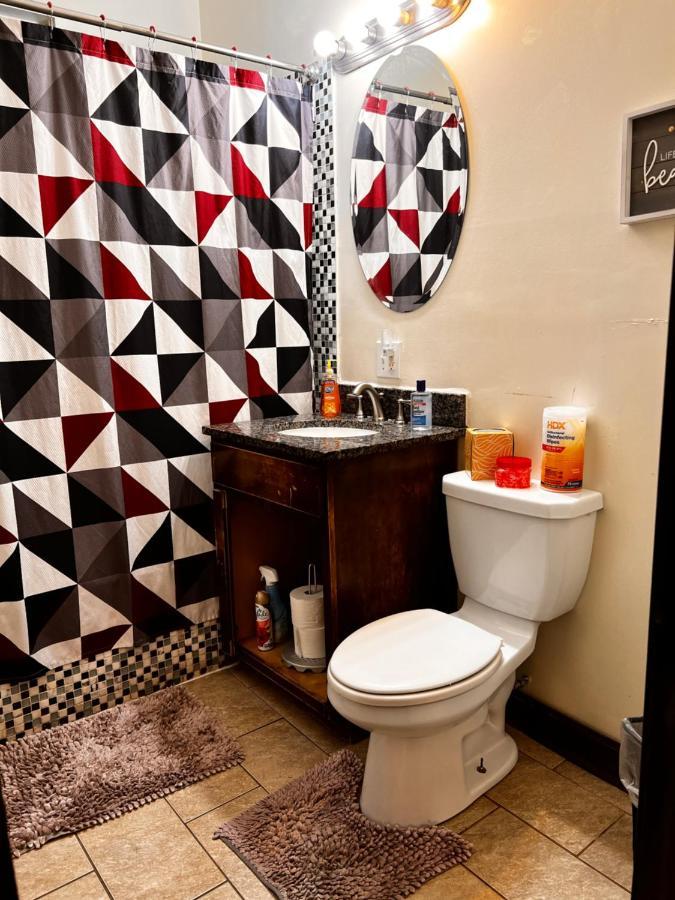 Clean, Spacious, Inexpensive Queen Br Hotell Chicago Exteriör bild