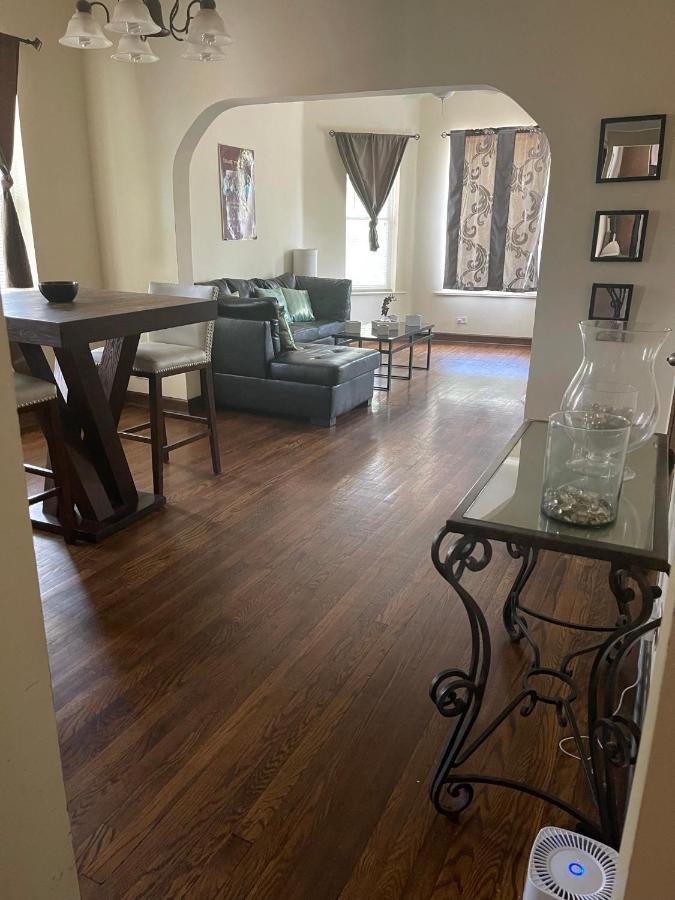 Clean, Spacious, Inexpensive Queen Br Hotell Chicago Exteriör bild