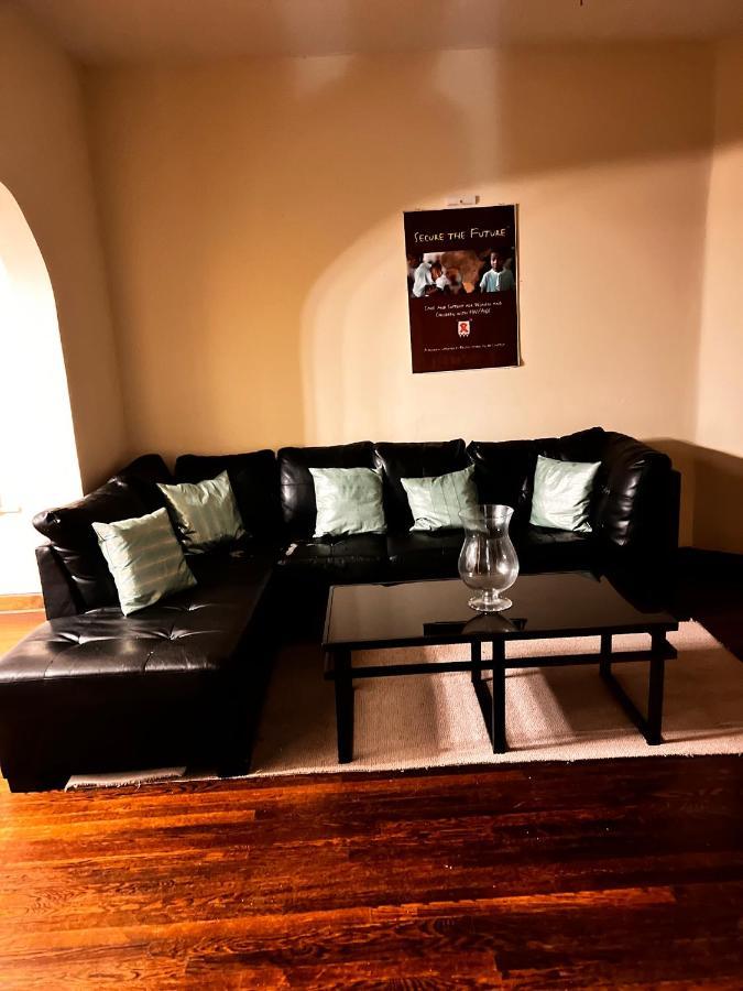 Clean, Spacious, Inexpensive Queen Br Hotell Chicago Exteriör bild