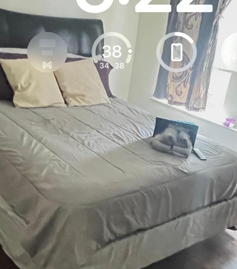 Clean, Spacious, Inexpensive Queen Br Hotell Chicago Exteriör bild
